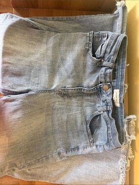 High-Rise Light Blue Women's Jeans - Frayed Hem